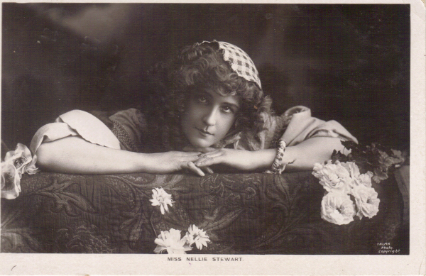 Fig. 3 Nellie Stewart’s braided bangle, postcard. (Author’s private collection)
